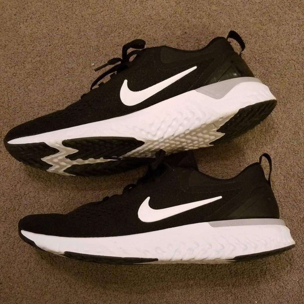 Mens Nike Odyssey React Sz 10 - Like New